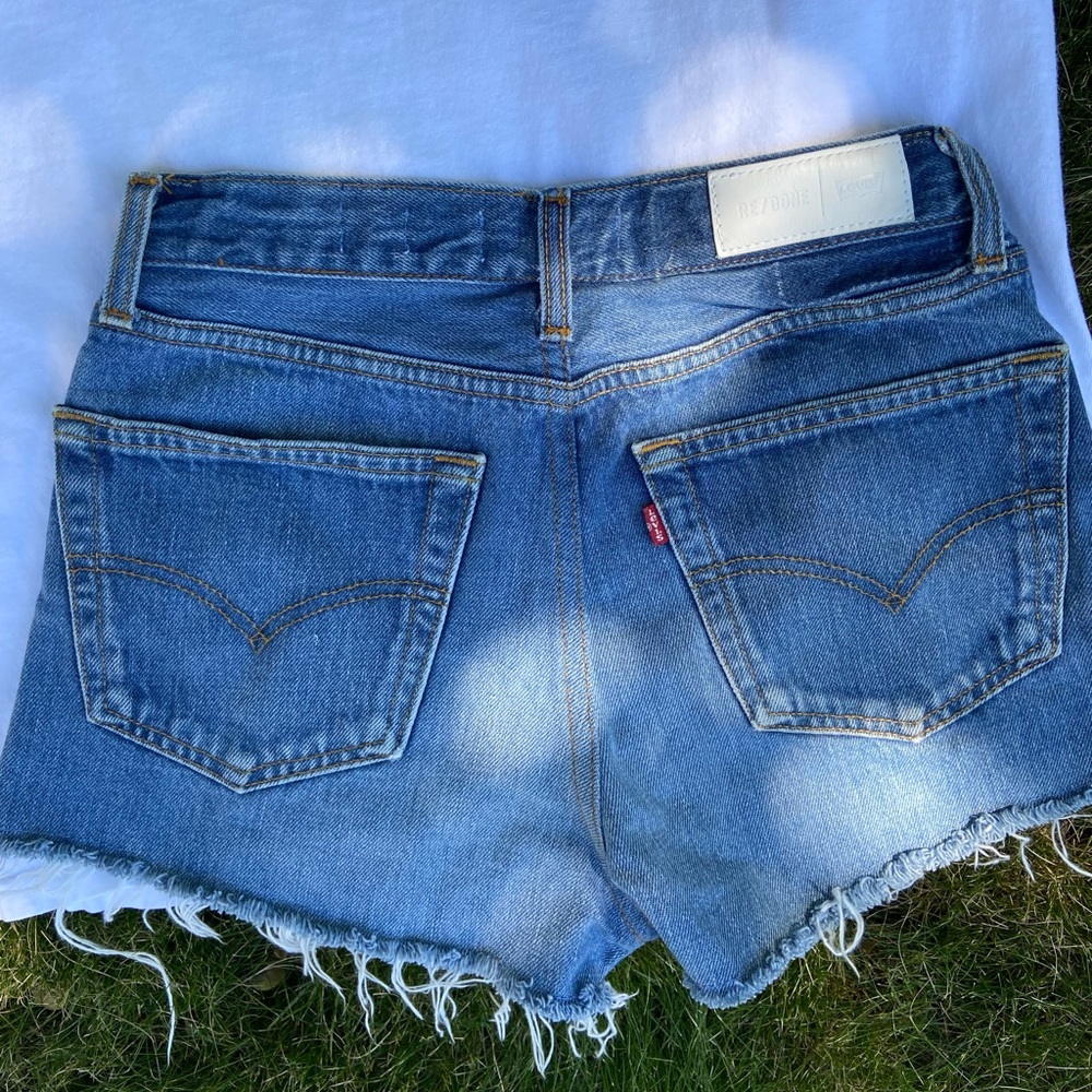 RE/DONE x Levi’s cut-off vintage medium-wash denim shorts